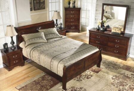 6 Pc. Alisdair Sleigh Bedroom Set QK